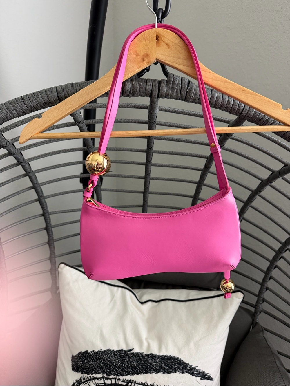 Jacquemus Le Grand Bisou Perle Leather Shoulder Bag Hot Pink with Gold Orbs - Picture 5 of 7